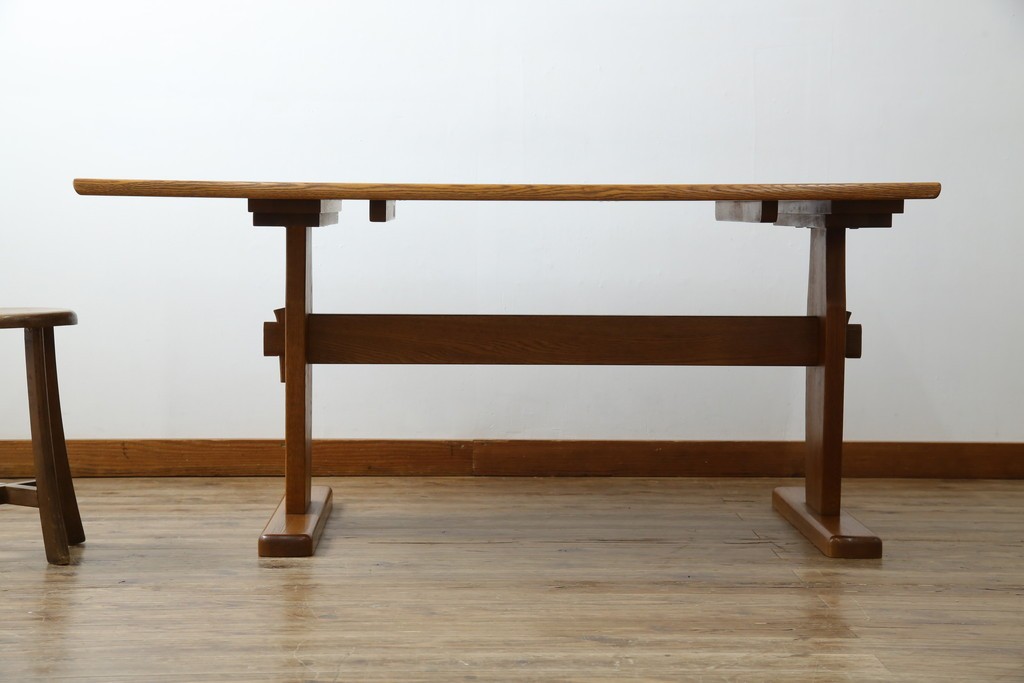 中古　希少な廃番品　飛騨清見工房(HIDA kiyomi koubou)(大日家具工業)　楢(ナラ)材　無垢　ナラ無垢材がふんだんに使用されたダイニングテーブル　定価約24万円　(R-080673)