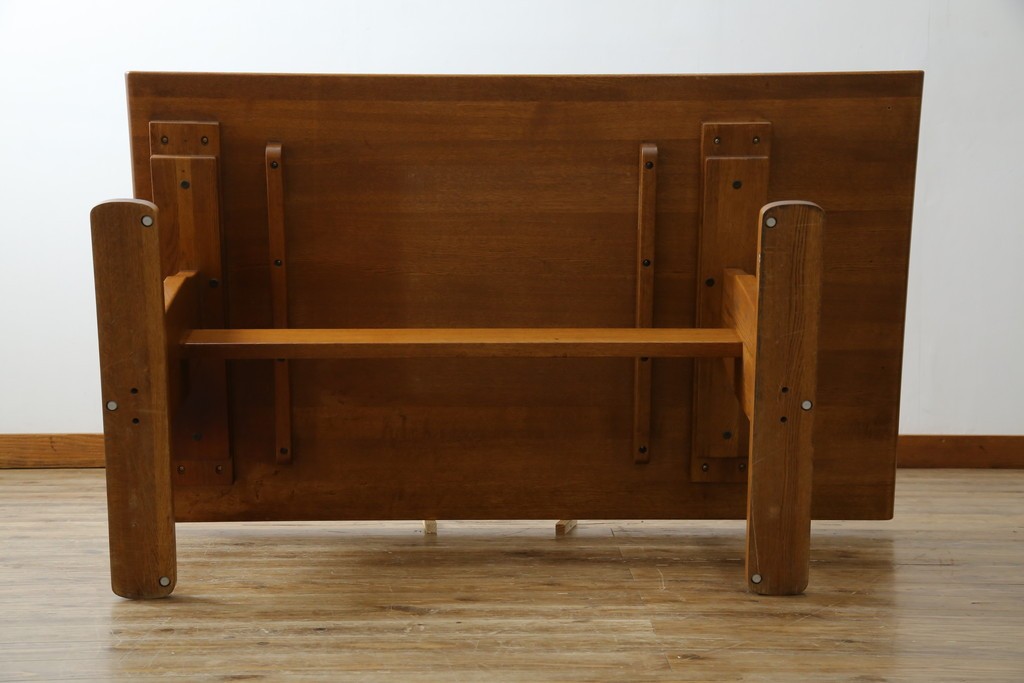 中古　希少な廃番品　飛騨清見工房(HIDA kiyomi koubou)(大日家具工業)　楢(ナラ)材　無垢　ナラ無垢材がふんだんに使用されたダイニングテーブル　定価約24万円　(R-080673)