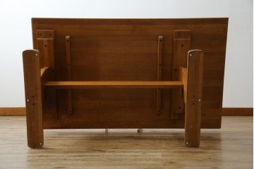 中古　希少な廃番品　飛騨清見工房(HIDA kiyomi koubou)(大日家具工業)　楢(ナラ)材　無垢　ナラ無垢材がふんだんに使用されたダイニングテーブル　定価約24万円　(R-080673)