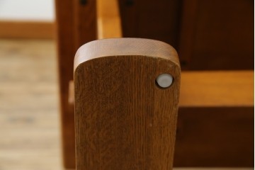 中古　希少な廃番品　飛騨清見工房(HIDA kiyomi koubou)(大日家具工業)　楢(ナラ)材　無垢　ナラ無垢材がふんだんに使用されたダイニングテーブル　定価約24万円　(R-080673)