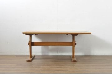 中古　希少な廃番品　飛騨清見工房(HIDA kiyomi koubou)(大日家具工業)　楢(ナラ)材　無垢　ナラ無垢材がふんだんに使用されたダイニングテーブル(作業台、4人掛け、6人掛け)(定価約24万円)(R-080673)