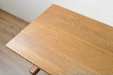 中古　希少な廃番品　飛騨清見工房(HIDA kiyomi koubou)(大日家具工業)　楢(ナラ)材　無垢　ナラ無垢材がふんだんに使用されたダイニングテーブル(作業台、4人掛け、6人掛け)(定価約24万円)(R-080673)