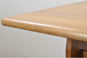 中古　希少な廃番品　飛騨清見工房(HIDA kiyomi koubou)(大日家具工業)　楢(ナラ)材　無垢　ナラ無垢材がふんだんに使用されたダイニングテーブル(作業台、4人掛け、6人掛け)(定価約24万円)(R-080673)