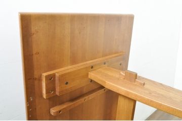 中古　希少な廃番品　飛騨清見工房(HIDA kiyomi koubou)(大日家具工業)　楢(ナラ)材　無垢　ナラ無垢材がふんだんに使用されたダイニングテーブル(作業台、4人掛け、6人掛け)(定価約24万円)(R-080673)
