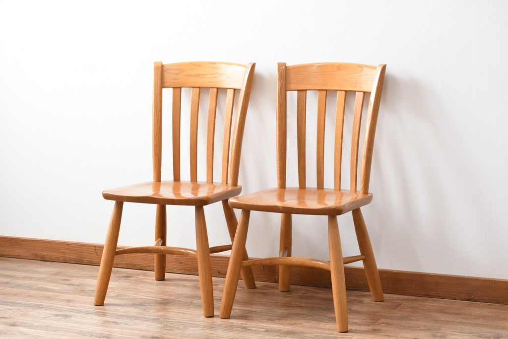 中古　柏木工(カシワ木工、KASHIWA)　楢(ナラ)材　木の温かみある風合いが魅力的なダイニングチェア2脚セット　(R-080674)