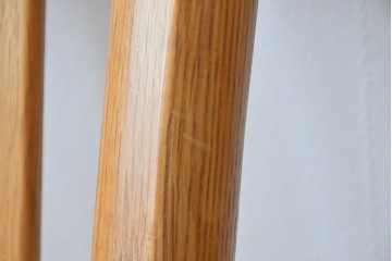 中古　柏木工(カシワ木工、KASHIWA)　楢(ナラ)材　木の温かみある風合いが魅力的なダイニングチェア2脚セット　(R-080674)