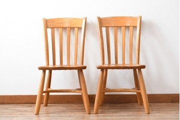 中古　柏木工(カシワ木工、KASHIWA)　楢(ナラ)材　木の温かみある風合いが魅力的なダイニングチェア2脚セット　(R-080674)