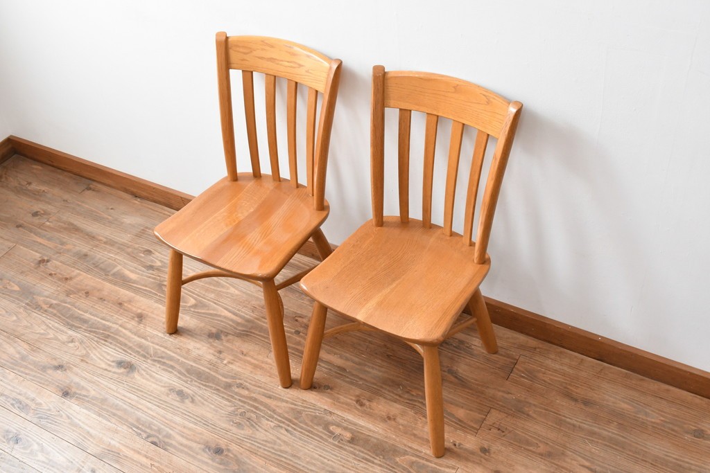 中古　柏木工(カシワ木工、KASHIWA)　楢(ナラ)材　木の温かみある風合いが魅力的なダイニングチェア2脚セット　(R-080674)