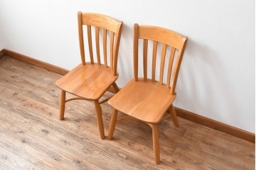 中古　柏木工(カシワ木工、KASHIWA)　楢(ナラ)材　木の温かみある風合いが魅力的なダイニングチェア2脚セット　(R-080674)