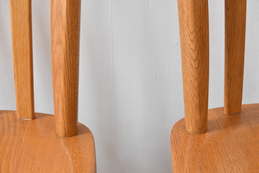 中古　柏木工(カシワ木工、KASHIWA)　楢(ナラ)材　木の温かみある風合いが魅力的なダイニングチェア2脚セット　(R-080674)