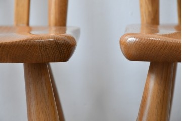 中古　柏木工(カシワ木工、KASHIWA)　楢(ナラ)材　木の温かみある風合いが魅力的なダイニングチェア2脚セット　(R-080674)