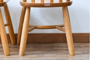 中古　柏木工(カシワ木工、KASHIWA)　楢(ナラ)材　木の温かみある風合いが魅力的なダイニングチェア2脚セット　(R-080674)