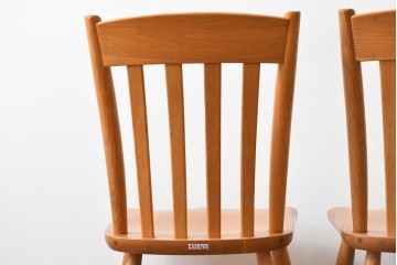 中古　柏木工(カシワ木工、KASHIWA)　楢(ナラ)材　木の温かみある風合いが魅力的なダイニングチェア2脚セット　(R-080674)