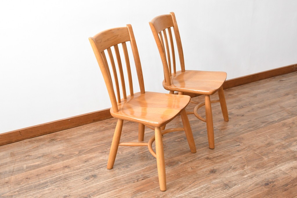 中古　柏木工(カシワ木工、KASHIWA)　楢(ナラ)材　木の温かみある風合いが魅力的なダイニングチェア2脚セット　(R-080674)