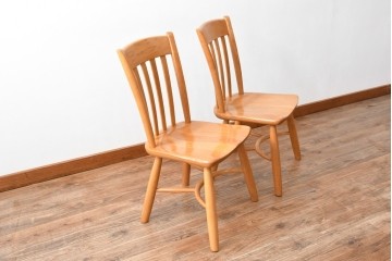中古　柏木工(カシワ木工、KASHIWA)　楢(ナラ)材　木の温かみある風合いが魅力的なダイニングチェア2脚セット　(R-080674)