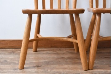 中古　柏木工(カシワ木工、KASHIWA)　楢(ナラ)材　木の温かみある風合いが魅力的なダイニングチェア2脚セット　(R-080674)