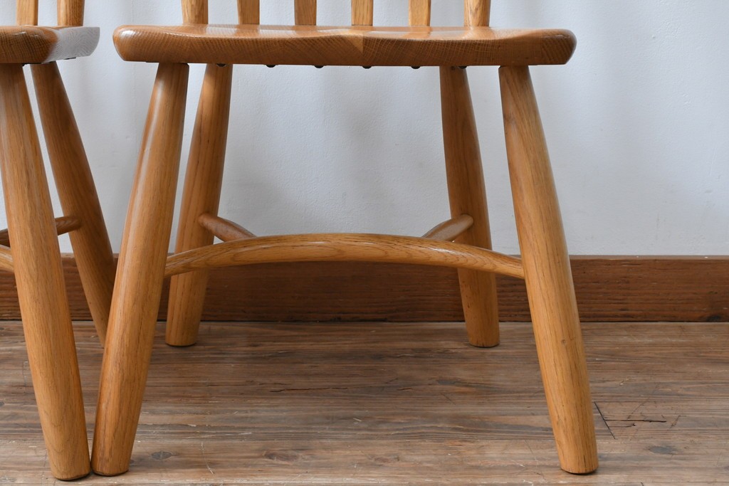 中古　柏木工(カシワ木工、KASHIWA)　楢(ナラ)材　木の温かみある風合いが魅力的なダイニングチェア2脚セット　(R-080674)