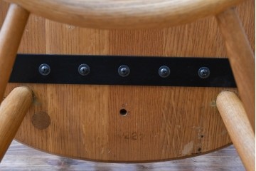 中古　柏木工(カシワ木工、KASHIWA)　楢(ナラ)材　木の温かみある風合いが魅力的なダイニングチェア2脚セット　(R-080674)