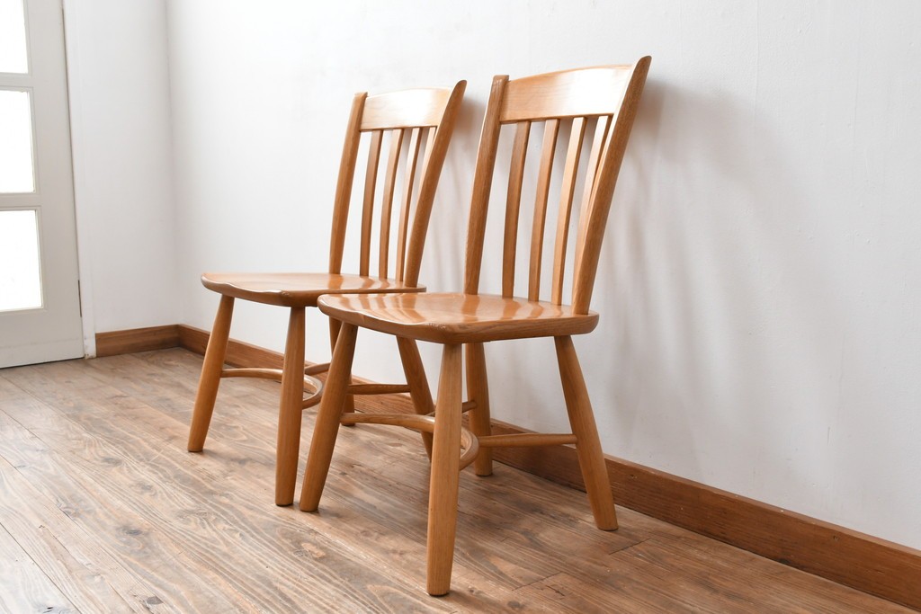 中古　柏木工(カシワ木工、KASHIWA)　楢(ナラ)材　木の温かみある風合いが魅力的なダイニングチェア2脚セット　(R-080674)