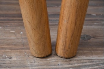 中古　柏木工(カシワ木工、KASHIWA)　楢(ナラ)材　木の温かみある風合いが魅力的なダイニングチェア2脚セット　(R-080674)