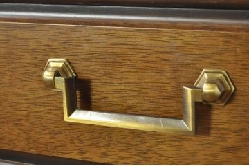 中古　maruni(マルニ木工)　地中海ロイヤルシリーズ(ROYAL)　シックな空間づくりにぴったりなチェスト(引き出し、サイドチェスト)(定価約35万円)(R-080676)