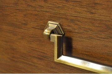 中古　maruni(マルニ木工)　地中海ロイヤルシリーズ(ROYAL)　シックな空間づくりにぴったりなチェスト(引き出し、サイドチェスト)(定価約35万円)(R-080676)