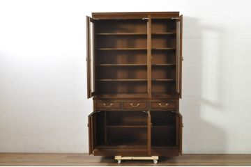中古　美品　maruni(マルニ木工)　地中海ロイヤルシリーズ(ROYAL)　 シックな佇まいが魅力的なキャビネット(食器棚、収納棚、戸棚、カップボード、飾り棚、本箱)(定価約90万円)(R-080678)