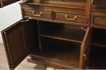 中古　美品　maruni(マルニ木工)　地中海ロイヤルシリーズ(ROYAL)　 シックな佇まいが魅力的なキャビネット(食器棚、収納棚、戸棚、カップボード、飾り棚、本箱)(定価約90万円)(R-080678)