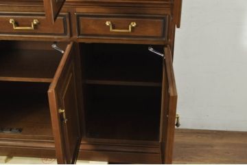 中古　美品　maruni(マルニ木工)　地中海ロイヤルシリーズ(ROYAL)　 シックな佇まいが魅力的なキャビネット(食器棚、収納棚、戸棚、カップボード、飾り棚、本箱)(定価約90万円)(R-080678)