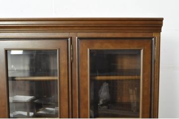 中古　美品　maruni(マルニ木工)　地中海ロイヤルシリーズ(ROYAL)　 シックな佇まいが魅力的なキャビネット(食器棚、収納棚、戸棚、カップボード、飾り棚、本箱)(定価約90万円)(R-080678)