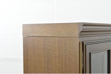 中古　美品　maruni(マルニ木工)　地中海ロイヤルシリーズ(ROYAL)　 シックな佇まいが魅力的なキャビネット(食器棚、収納棚、戸棚、カップボード、飾り棚、本箱)(定価約90万円)(R-080678)