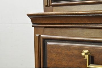中古　美品　maruni(マルニ木工)　地中海ロイヤルシリーズ(ROYAL)　 シックな佇まいが魅力的なキャビネット(食器棚、収納棚、戸棚、カップボード、飾り棚、本箱)(定価約90万円)(R-080678)