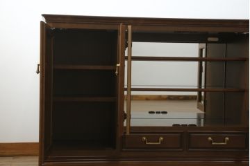 中古　美品　maruni(マルニ木工)　地中海ロイヤルシリーズ(ROYAL)　クラシカルな雰囲気を醸し出すサイドボード(キャビネット、収納棚、戸棚、飾り棚)(定価約54万円)(R-080679)