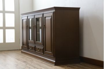 中古　美品　maruni(マルニ木工)　地中海ロイヤルシリーズ(ROYAL)　クラシカルな雰囲気を醸し出すサイドボード(キャビネット、収納棚、戸棚、飾り棚)(定価約54万円)(R-080679)