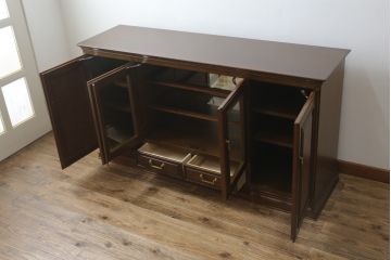 中古　美品　maruni(マルニ木工)　地中海ロイヤルシリーズ(ROYAL)　クラシカルな雰囲気を醸し出すサイドボード(キャビネット、収納棚、戸棚、飾り棚)(定価約54万円)(R-080679)
