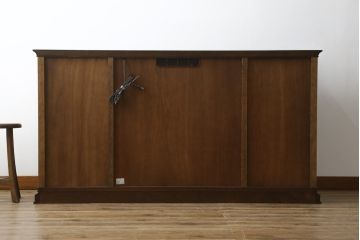中古　美品　maruni(マルニ木工)　地中海ロイヤルシリーズ(ROYAL)　クラシカルな雰囲気を醸し出すサイドボード(キャビネット、収納棚、戸棚、飾り棚)(定価約54万円)(R-080679)