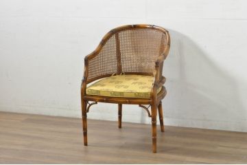中古　スペイン　バロッサバレンティ(VARO,S.A. VALENTI)　クッション付き　籐(ラタン)張り　オリエンタルな雰囲気が高級感を感じるアームチェア(ダイニングチェア)(定価約14万円)(R-080680)
