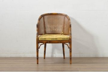 中古　スペイン　バロッサバレンティ(VARO,S.A. VALENTI)　クッション付き　籐(ラタン)張り　オリエンタルな雰囲気が高級感を感じるアームチェア(ダイニングチェア)(定価約14万円)(R-080680)