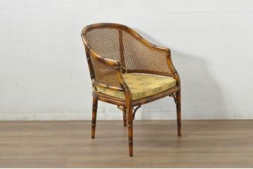 中古　スペイン　バロッサバレンティ(VARO,S.A. VALENTI)　クッション付き　籐(ラタン)張り　オリエンタルな雰囲気が高級感を感じるアームチェア(ダイニングチェア)(定価約14万円)(R-080680)