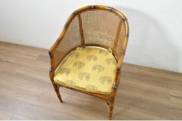 中古　スペイン　バロッサバレンティ(VARO,S.A. VALENTI)　クッション付き　籐(ラタン)張り　オリエンタルな雰囲気が高級感を感じるアームチェア(ダイニングチェア)(定価約14万円)(R-080680)