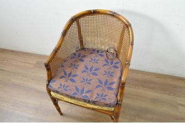 中古　スペイン　バロッサバレンティ(VARO,S.A. VALENTI)　クッション付き　籐(ラタン)張り　オリエンタルな雰囲気が高級感を感じるアームチェア(ダイニングチェア)(定価約14万円)(R-080680)
