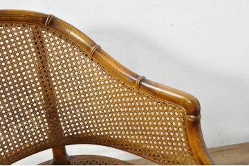 中古　スペイン　バロッサバレンティ(VARO,S.A. VALENTI)　クッション付き　籐(ラタン)張り　オリエンタルな雰囲気が高級感を感じるアームチェア(ダイニングチェア)(定価約14万円)(R-080680)