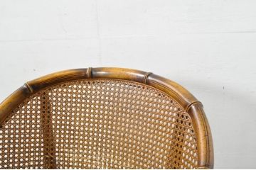 中古　スペイン　バロッサバレンティ(VARO,S.A. VALENTI)　クッション付き　籐(ラタン)張り　オリエンタルな雰囲気が高級感を感じるアームチェア(ダイニングチェア)(定価約14万円)(R-080680)
