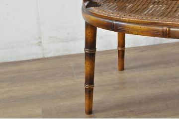 中古　スペイン　バロッサバレンティ(VARO,S.A. VALENTI)　クッション付き　籐(ラタン)張り　オリエンタルな雰囲気が高級感を感じるアームチェア(ダイニングチェア)(定価約14万円)(R-080680)