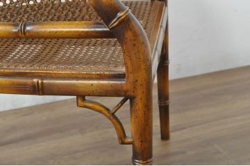 中古　スペイン　バロッサバレンティ(VARO,S.A. VALENTI)　クッション付き　籐(ラタン)張り　オリエンタルな雰囲気が高級感を感じるアームチェア(ダイニングチェア)(定価約14万円)(R-080680)