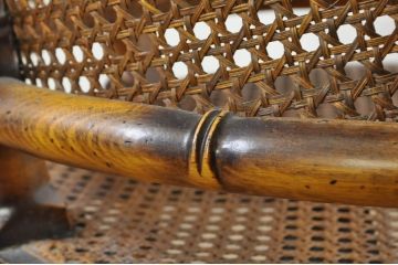 中古　スペイン　バロッサバレンティ(VARO,S.A. VALENTI)　クッション付き　籐(ラタン)張り　オリエンタルな雰囲気が高級感を感じるアームチェア(ダイニングチェア)(定価約14万円)(R-080680)