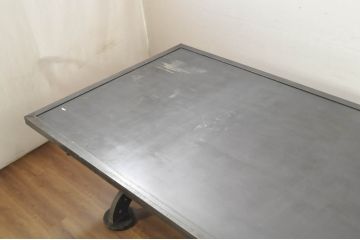中古　超特大ド迫力!!　幅3m　堅牢な金型鋳造レッグの組み立て式アイアンテーブル(鉄脚テーブル、鉄製、食卓、4人掛け、6人掛け、ダイニングテーブル、作業台、ワークテーブル)(製作費約180万円)(R-080681)