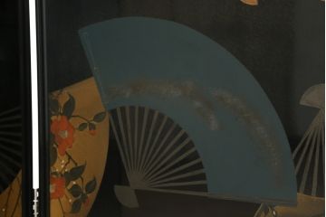 和製ビンテージ　新品未使用　展示品　超美品　香川漆器　漆工芸品　漆絵　貫涯　扇に草花の図が美しく描かれた折り畳み衝立(衝立て、つい立て、衝い立て、パーテーション、間仕切り、ディスプレイ、店舗什器、ヴィンテージ)(定価約200万円)(R-080687)