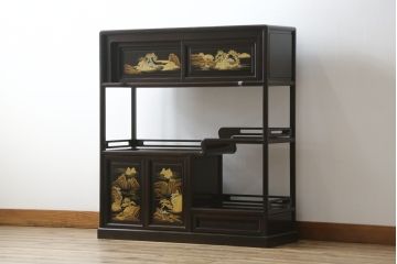 和製ビンテージ　美品　最高級　国産職人手作り　黒檀(コクタン)材　漆塗りの品のある佇まいが美しい蒔絵入り飾り棚(茶棚、戸棚、収納棚、違い棚、ヴィンテージ)(定価約150万円)(R-080689)