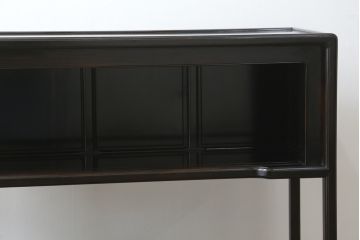 和製ビンテージ　美品　最高級　国産職人手作り　黒檀(コクタン)材　漆塗りの品のある佇まいが美しい蒔絵入り飾り棚(茶棚、戸棚、収納棚、違い棚、ヴィンテージ)(定価約150万円)(R-080689)